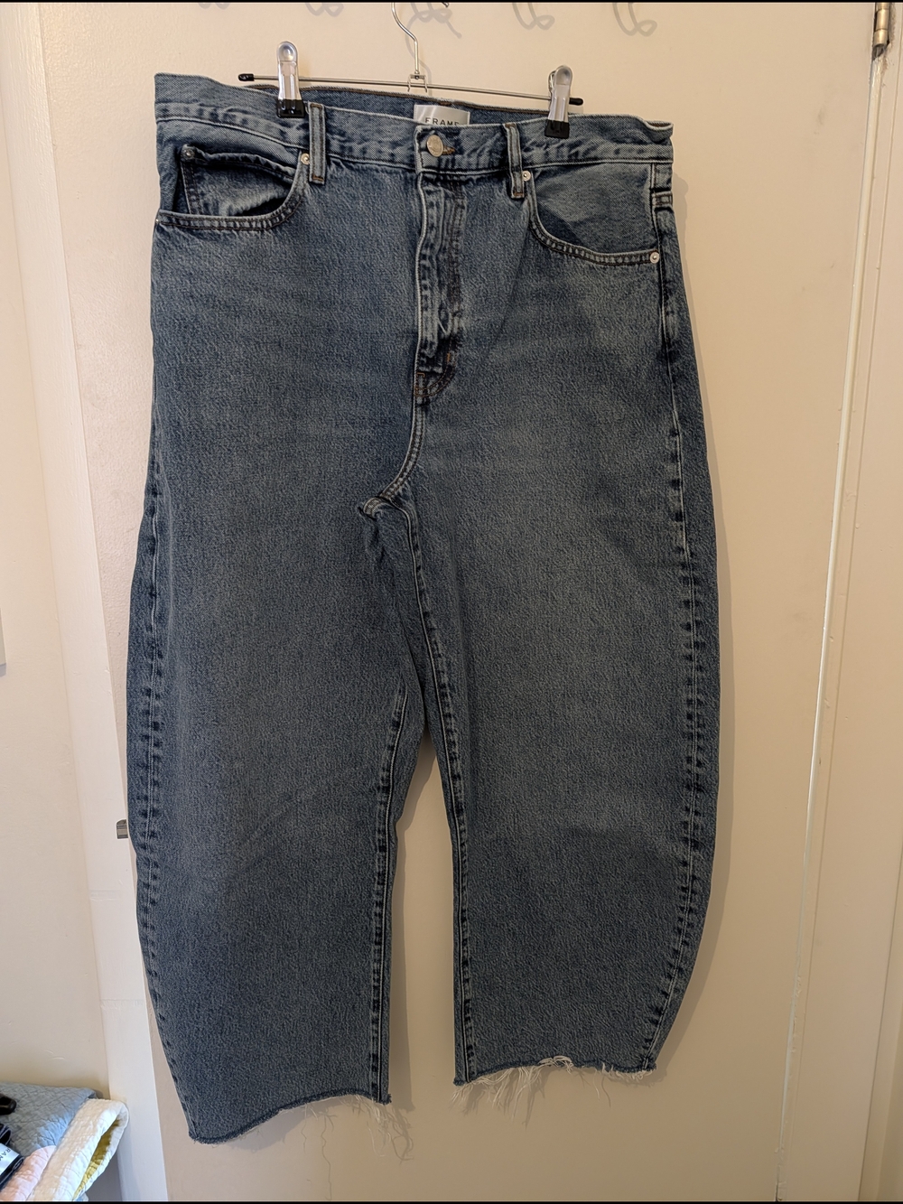 Frame Denim The Bubble Raw Hem Crop Jeans 31 Knock Out medium wash